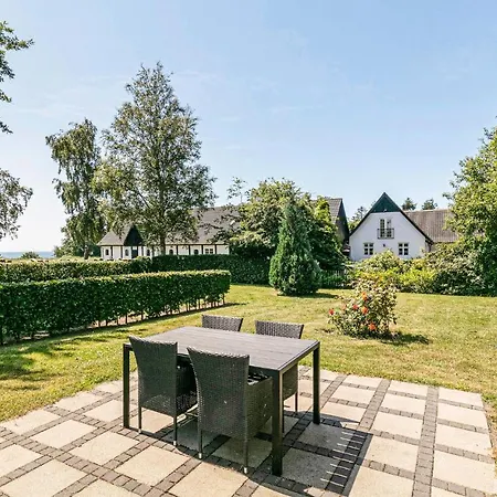 Apartment Risegard, Lejl, A Akirkeby