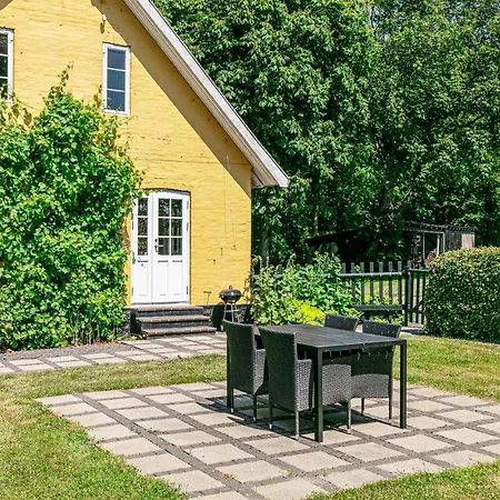 Risegard, Lejl, A Apartment Akirkeby