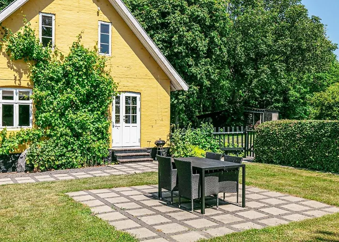 Risegard, Lejl A Apartamento Åkirkeby